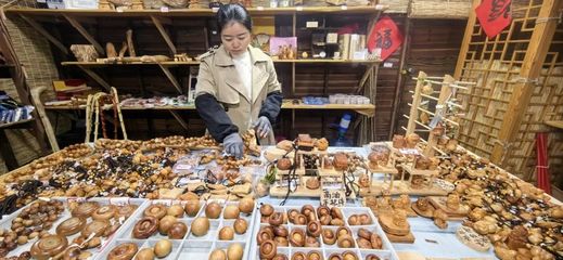 劍門關(guān)景區(qū)柏木文創(chuàng)旅游產(chǎn)品引領(lǐng)新風(fēng)尚，游客青睞食品開發(fā)